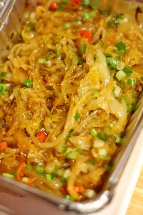 锡纸酸菜轻轻舀起一勺锡纸豆腐,嫩滑到吹弹可破用舌尖轻轻一抿,就融化