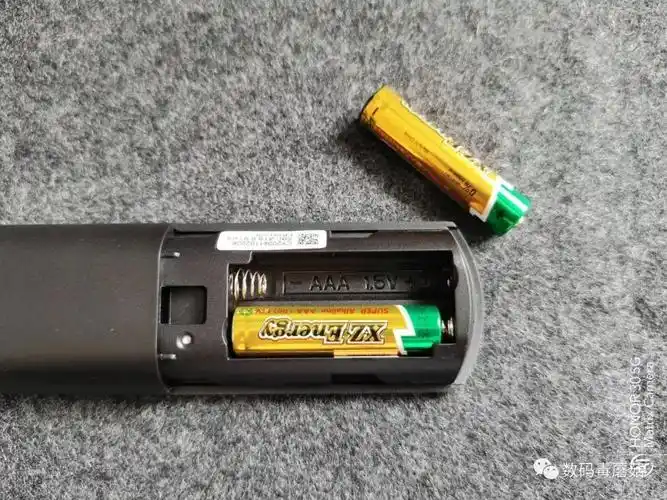 吐槽一下这个附赠的电池,正负极触点不明显,我第一次装反了.