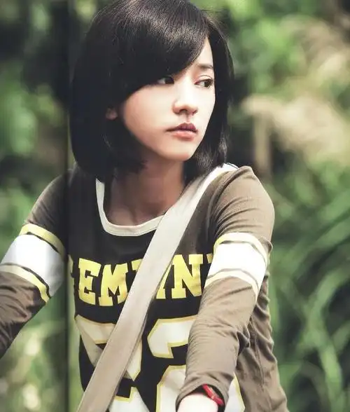 而同样30岁的陈意涵,在《爱》这部电影中,看起来还是大学生的模样.