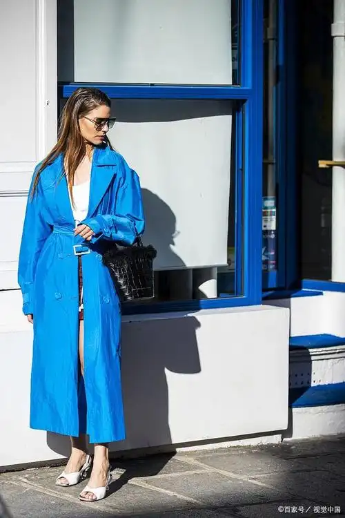 湖蓝色配什么颜色好看