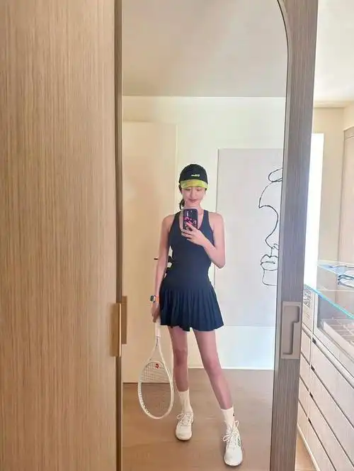 杨采钰的穿搭简直太丰富了 满足各种风格