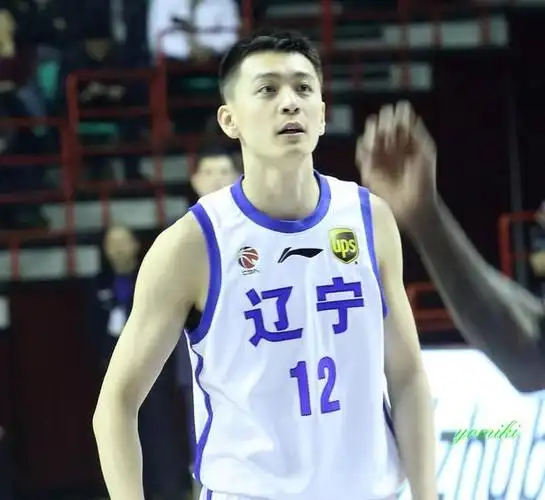 辽宁队老队长杨鸣带你领略辽宁男篮更衣室的风采