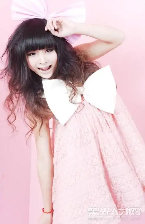 > 柳丹求职化妆师