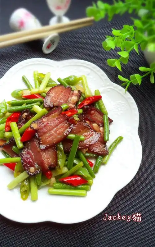 送酒下饭两相宜蒜苔炒腊肉
