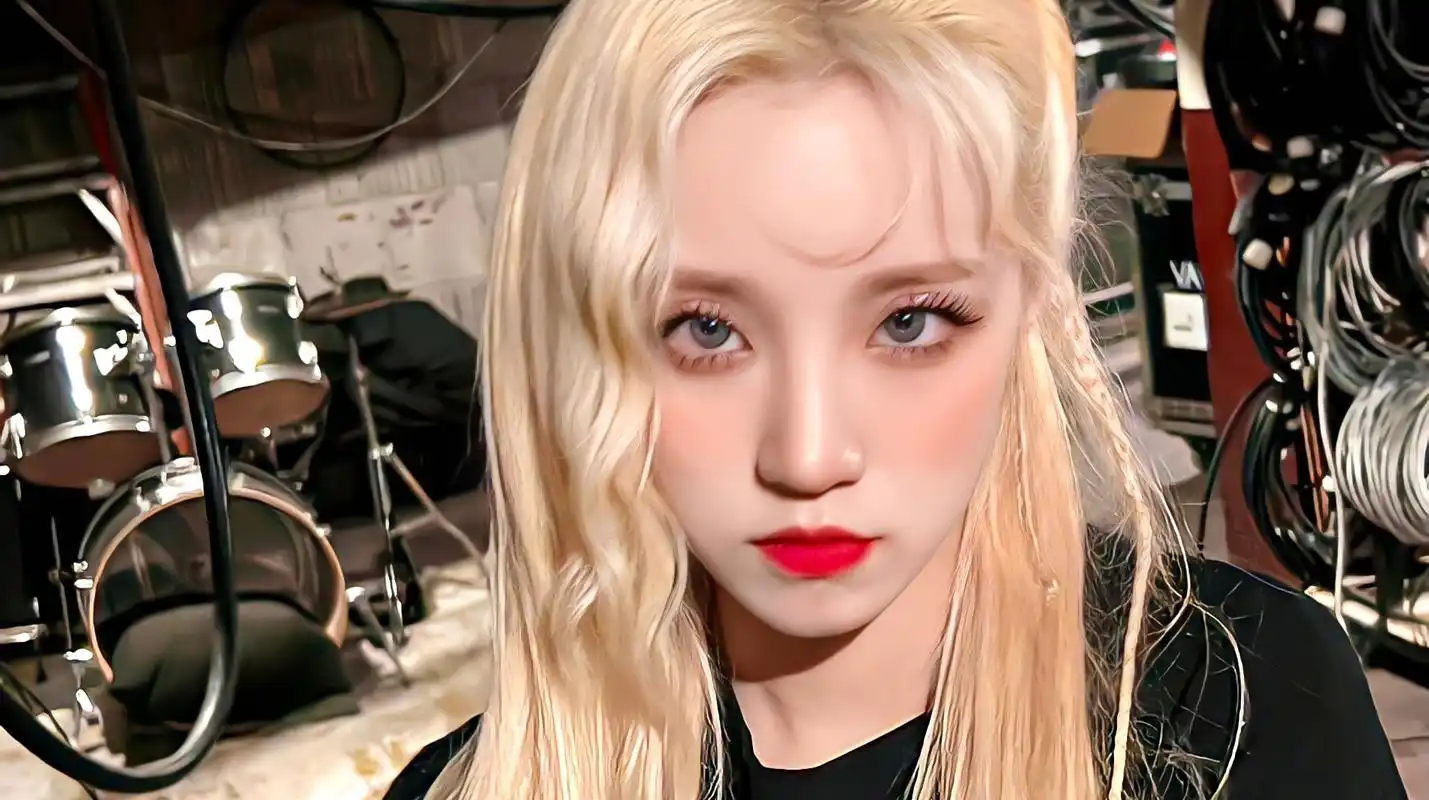 宋雨琦一头金发又美又飒,宛如二次元少女,颜值真耐打!