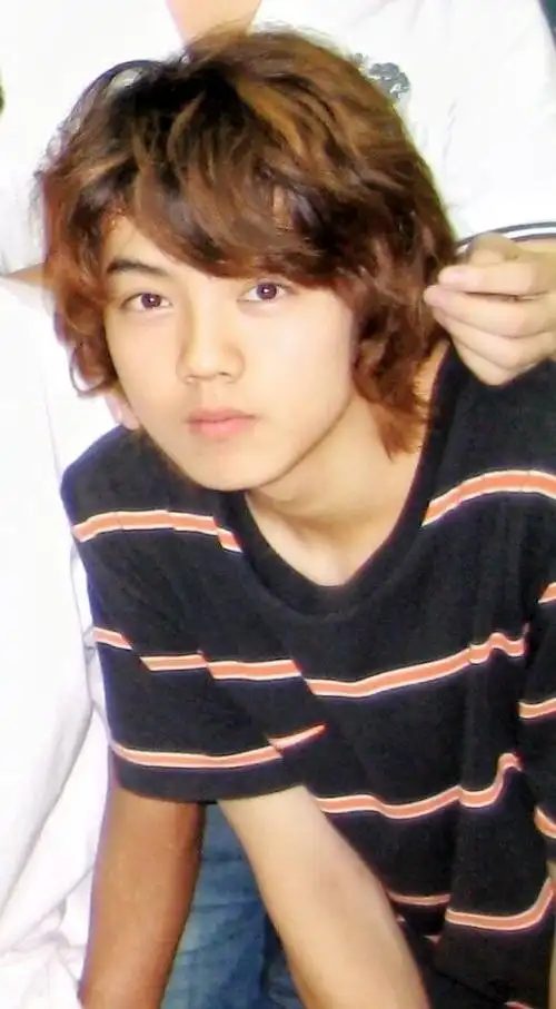 鹿晗出道前旧照登热搜榜首非主流造型缺乏男子汉气概