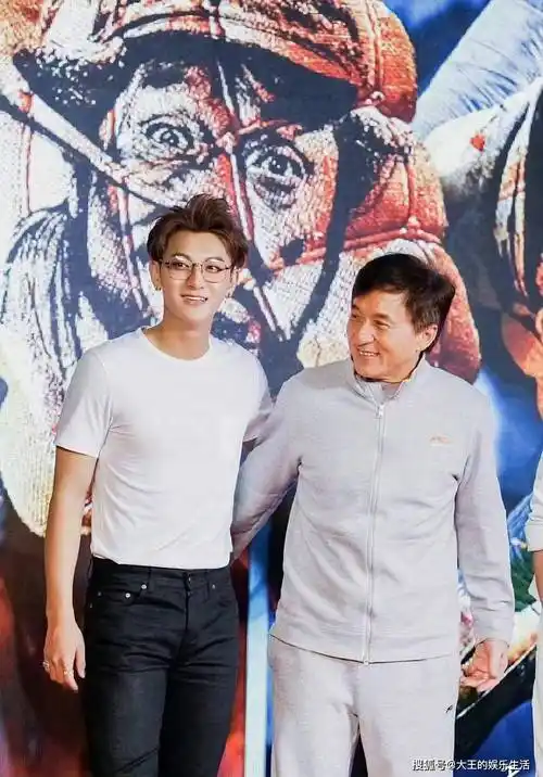 原创成龙70岁大寿出动半个娱乐圈张艺兴黄子韬谭咏麟祝福上热搜