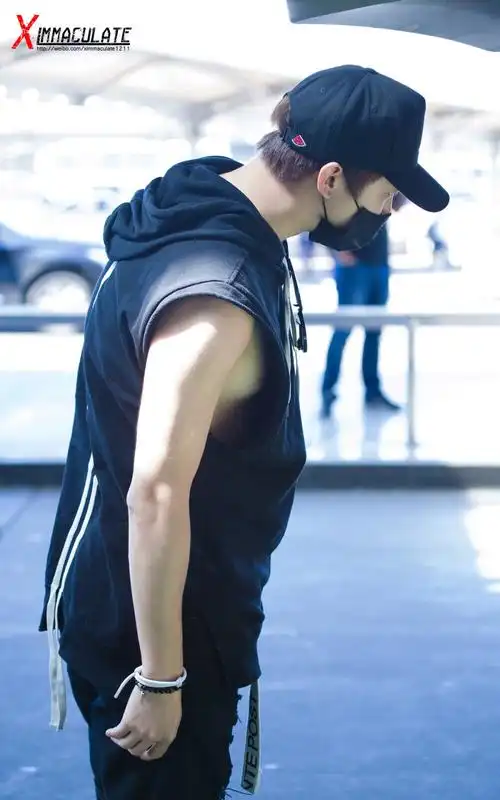 160908 pek #uniq周艺轩