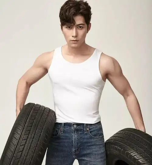 陈学冬竟然有腹肌这个经常处于沙雕状态的男人我不信