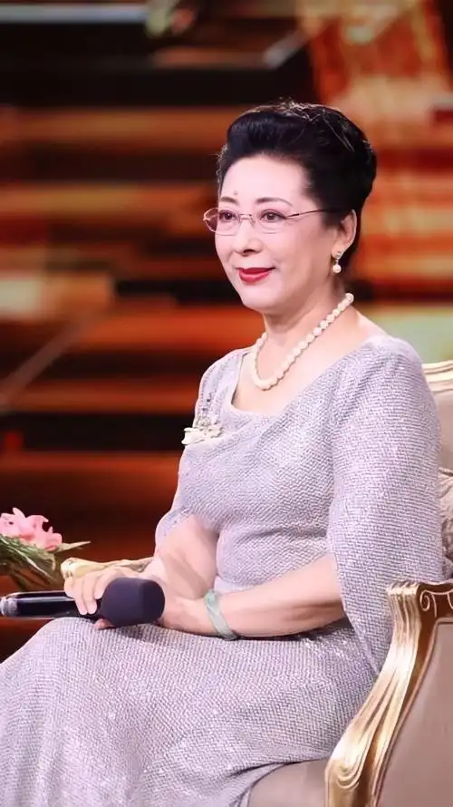 关牧村出席文代会68岁依旧气质优雅像一支难忘的歌