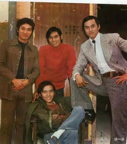 眉眼英气十足,风姿倜傥,脸很小,却有着一米八以上的身高.