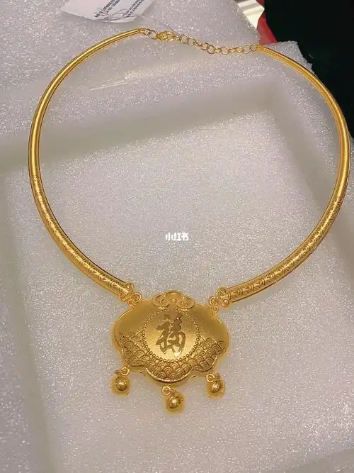 周大福宝宝金项圈周岁百天礼