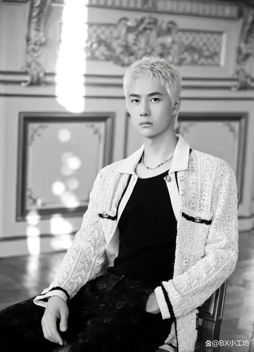 香奈儿全球品牌形象大使王一博身穿chanel2024春夏预告系列外套出席"