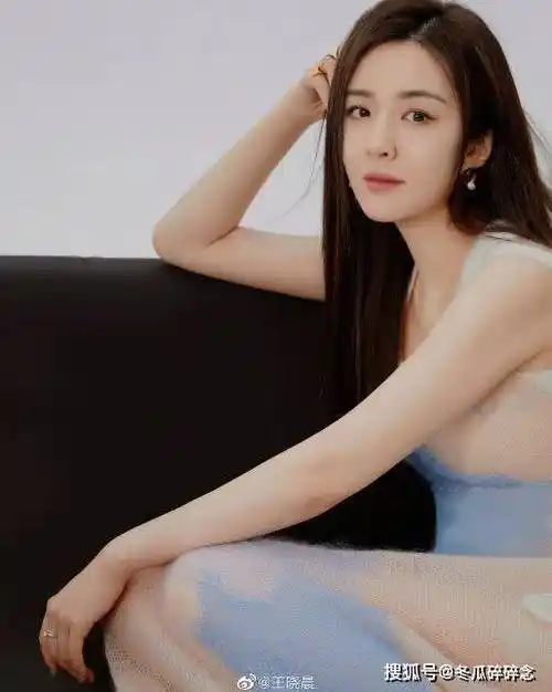 这身材看多少遍才能够!被低估的王晓晨,完美曲线真是!