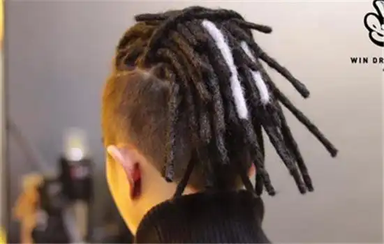 可以恢复,并且是完全恢复,只不过你会发现头发比做脏辫之前长了不少