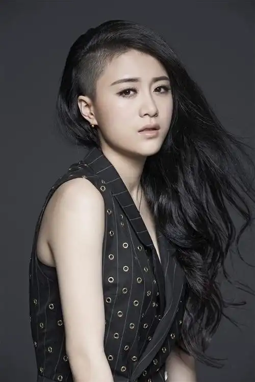 李嘉格赴韩录制新单曲发布吟唱爱之飘渺