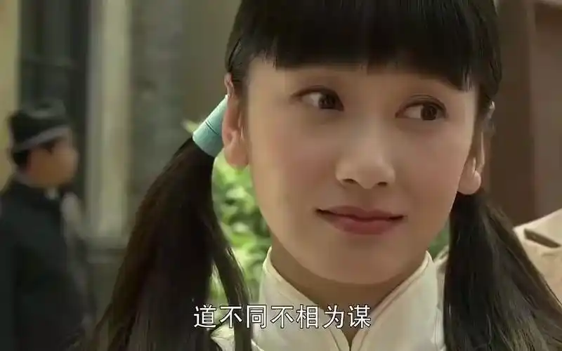 飞哥大英雄:丁潇潇可真是梁飞的小迷妹,见到真人赖着不撒手,邢亚萍都