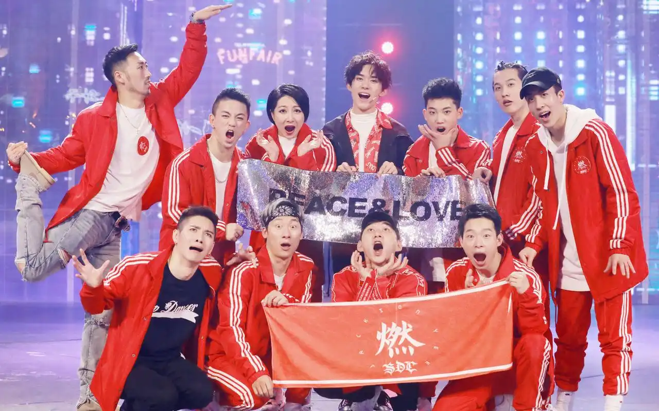 这就是街舞总决赛易烊千玺战队图片高清壁纸