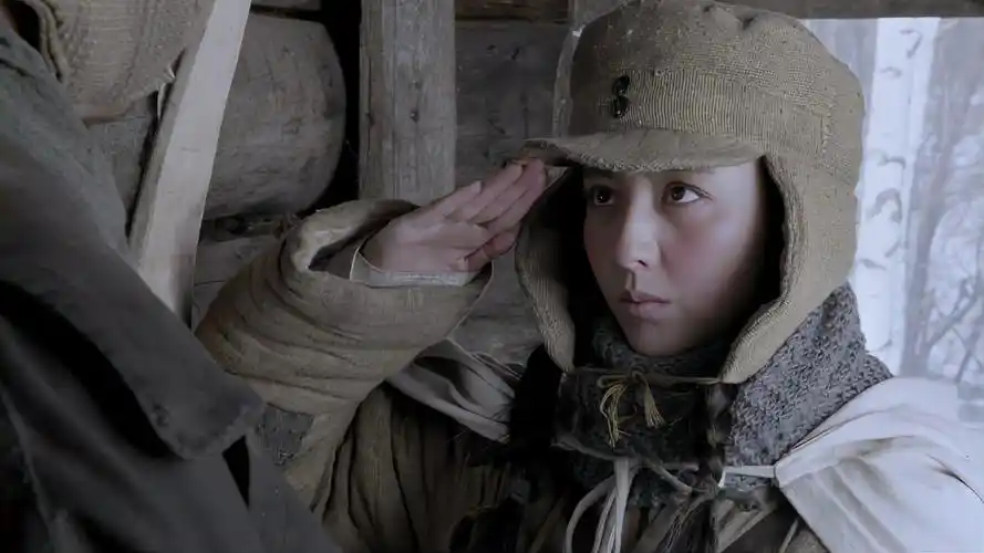 智取威虎山:青莲因为没有听座山雕的话,被他绑了起来