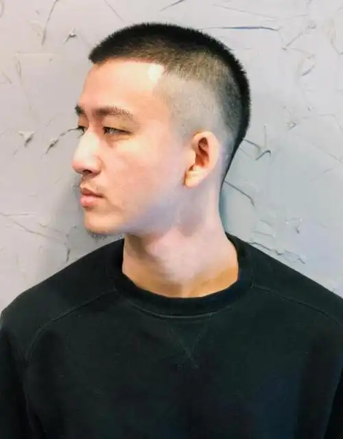 发际线高的50岁男人,发型记住"3要3不要",帅气有型|刘海|脸型|短发