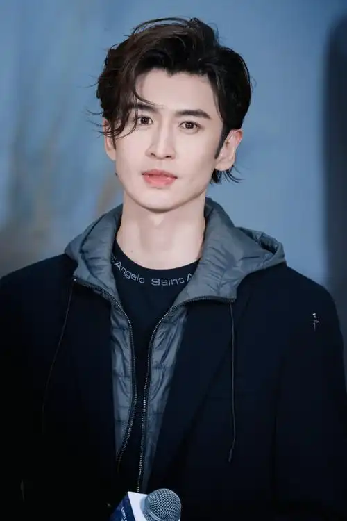 #报喜鸟品牌运动西服代言人张云龙#