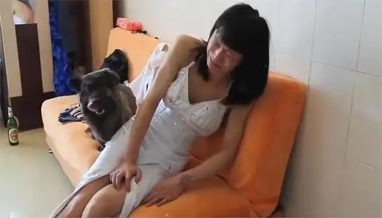 四川变性人李二毛,20岁时不顾阻拦变成女人,34岁却为何说后悔