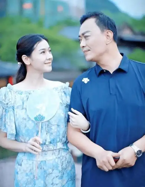 古装美男黄海冰因前妻丁克离婚二婚娶小12岁甄锡幸福吗