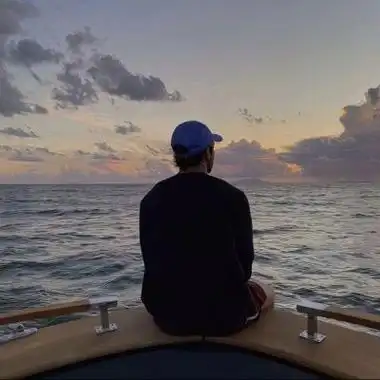 好看的男生看风景背影高清男头 有意境的伤感孤独成熟男生头像