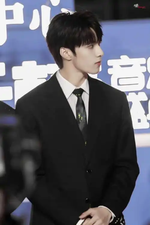 9221:00(1卷2963)黑西装999999@时代少年团-刘耀文【刘耀文