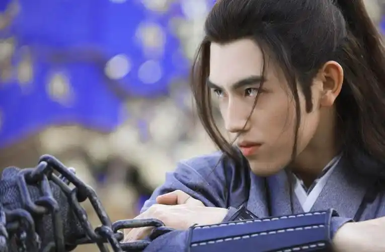 润玉拉着父帝,路平带着亲爹,《皓衣行》是修真版《爸爸去哪儿》?