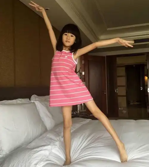 有种发育过猛叫陆毅女儿11岁成超模身材网友大长腿爱了