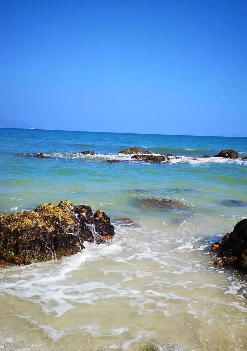 年也过完了,假期也快结束了,趁有时间快去海边散散步吧欣赏美景