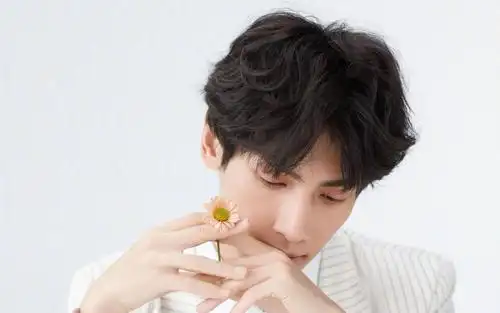 俊朗男神罗云熙帅气阳光休闲迷人写真,高清壁纸图片,大陆明星-回车