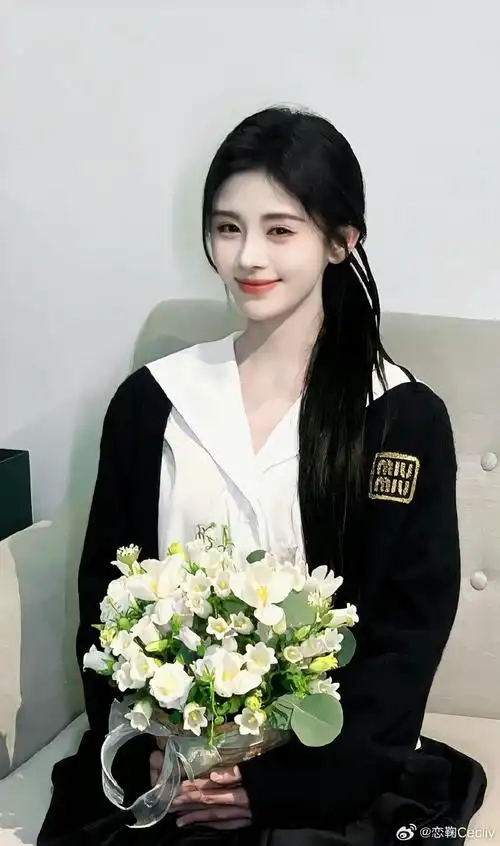 照片##鞠婧祎#@鞠婧祎时间恍恍惚惚过去 你也迎来了你的30岁生日,希望