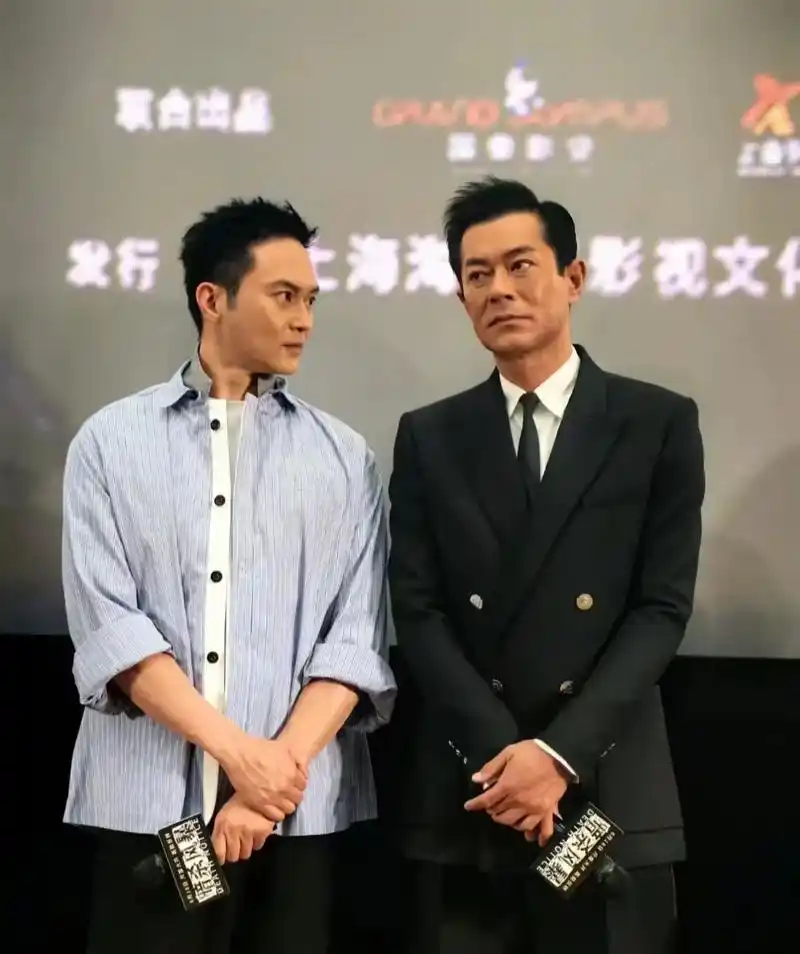 张智霖这个发型好显年轻啊,靓靓姐真是捡到宝了.