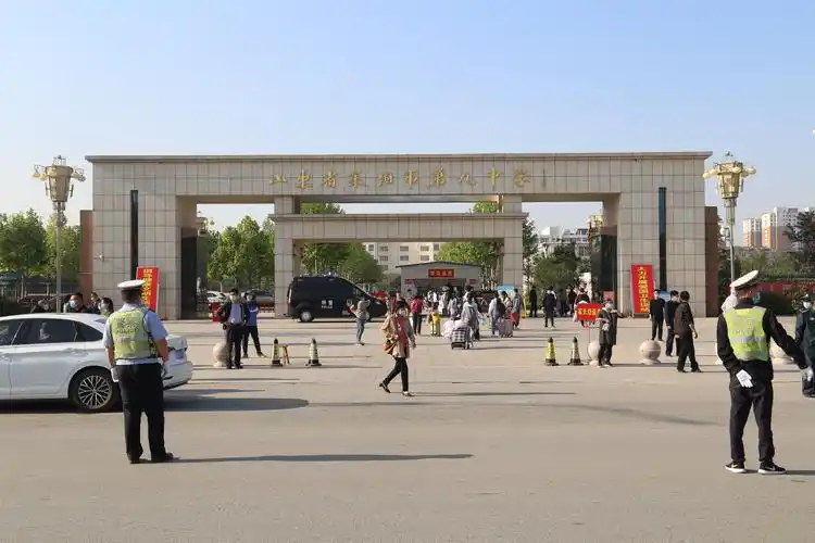 蔷薇花开 携梦归来,——莱阳九中高一高二学子安全有序返校复课