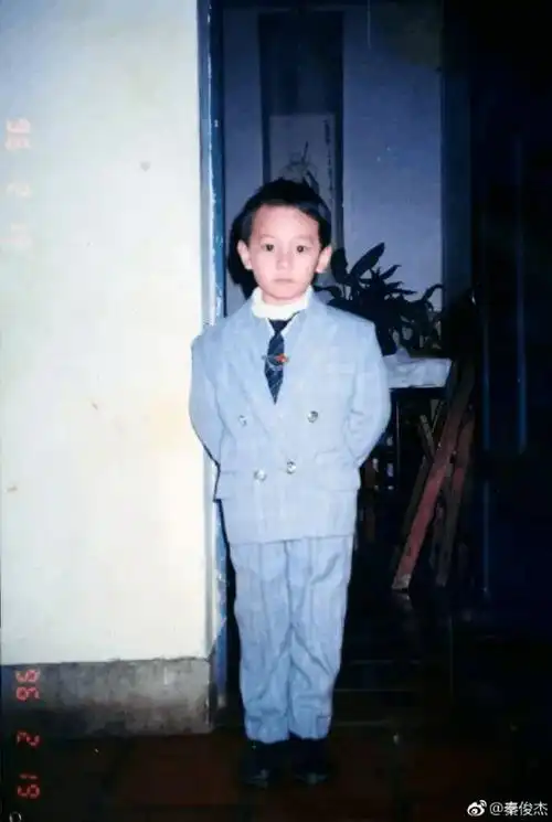 就连好基友刘学义和王彦霖也来调侃祝福.