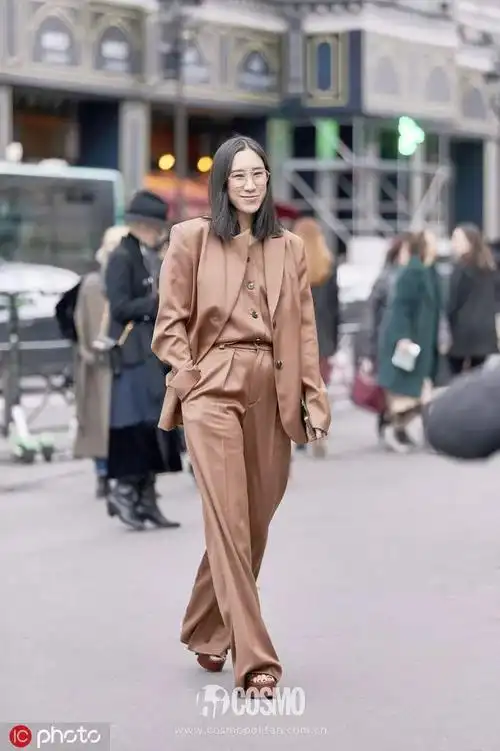 西装套装: lesyanebo圆框金丝边眼镜搭配oversized西装外套,乐福鞋和