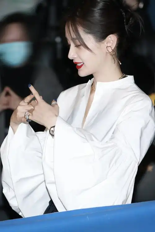 王子文优雅性感活动照图片56