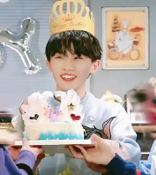 18岁的马嘉祺生日快乐图源微博超话