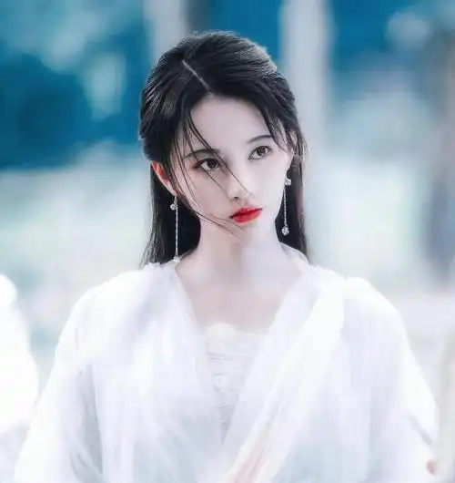 古装造型师绝好的偷懒方法,一条发带,只要演员不丑,仙气就有了