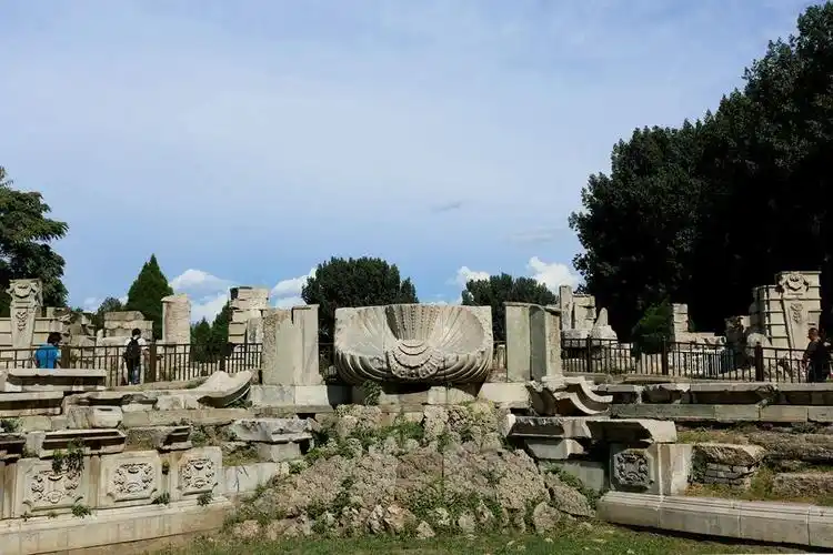 "北京蓝"下的圆明园西洋楼