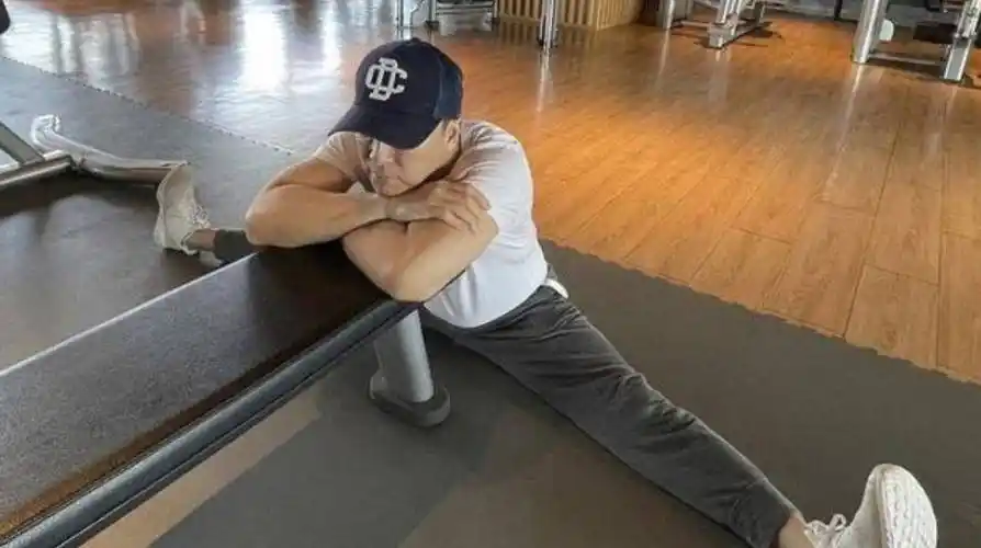 这些男明星让你大跌眼镜,一字马玩得太溜_王宝强_甄子丹_杨洋