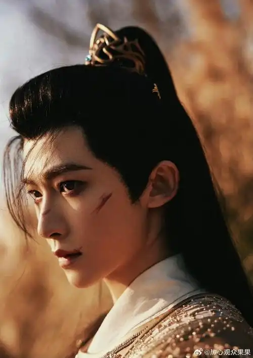 刘宇战损古风写真大片