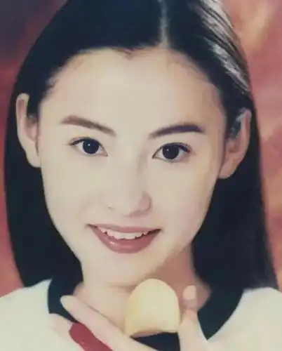 有种"证件照"叫张柏芝的学生照,真是从小美到大,颜值无可挑剔