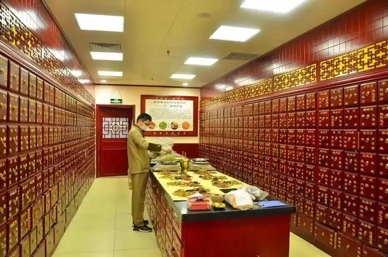 永远在有条不紊地抓药