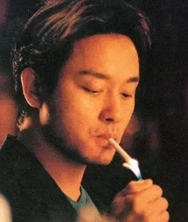 曾经要抽烟的张国荣
