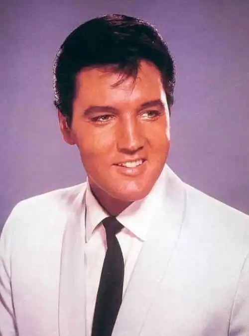 猫王纪念写真集揭风流事 与相识女子狂舌吻