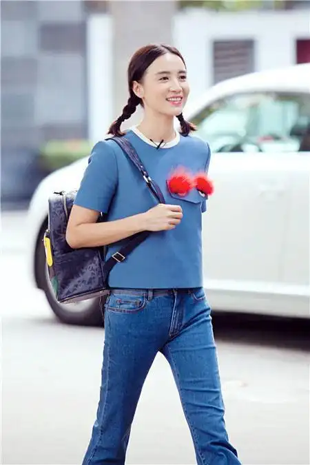 宋佳重返《一年级》 "超级马李"扑倒小花老师