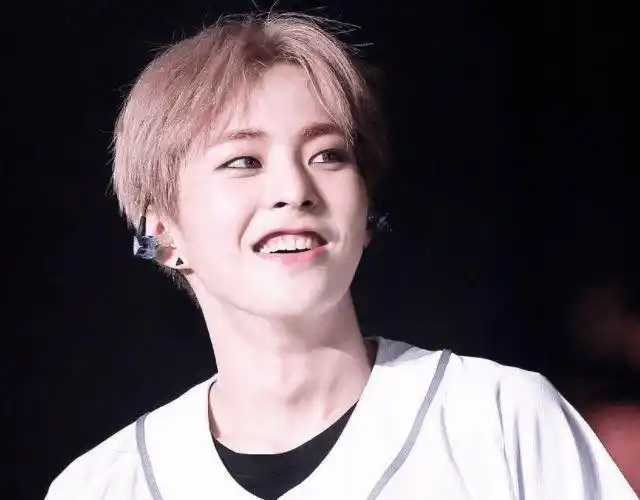 exo成员金珉锡确诊所有活动被迫叫停粉丝早日康复